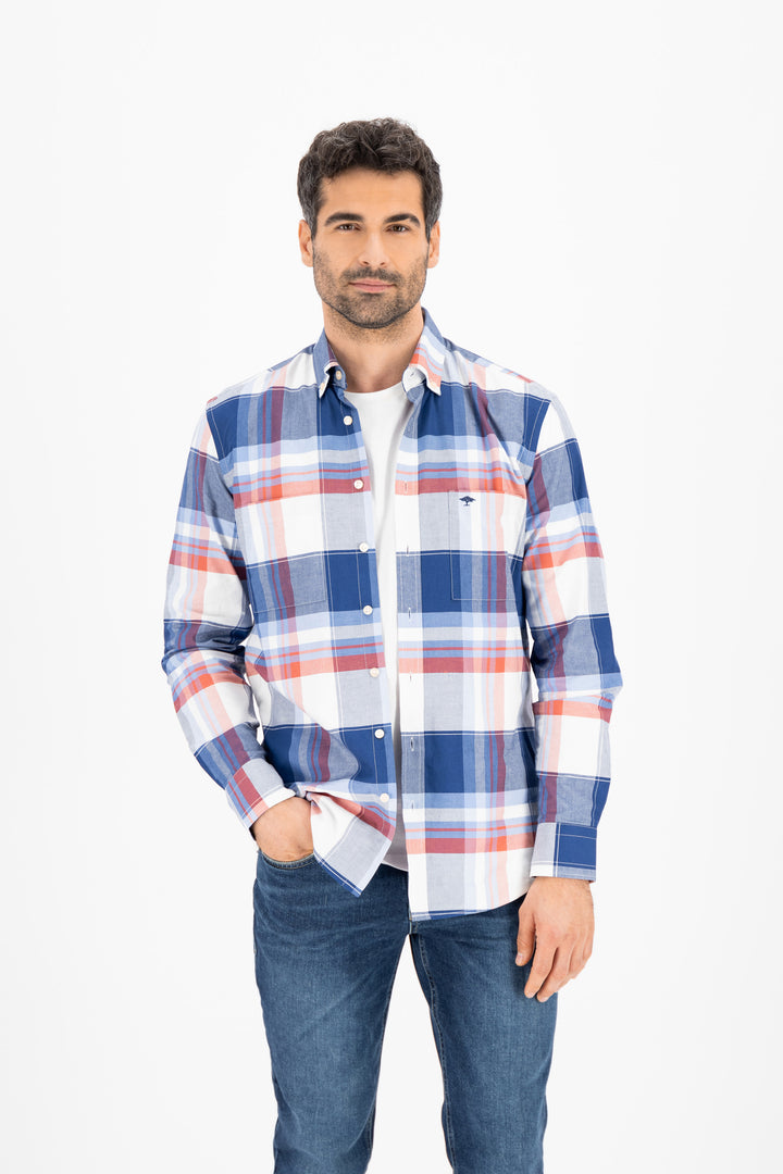 Long-sleeved shirt with large checks
