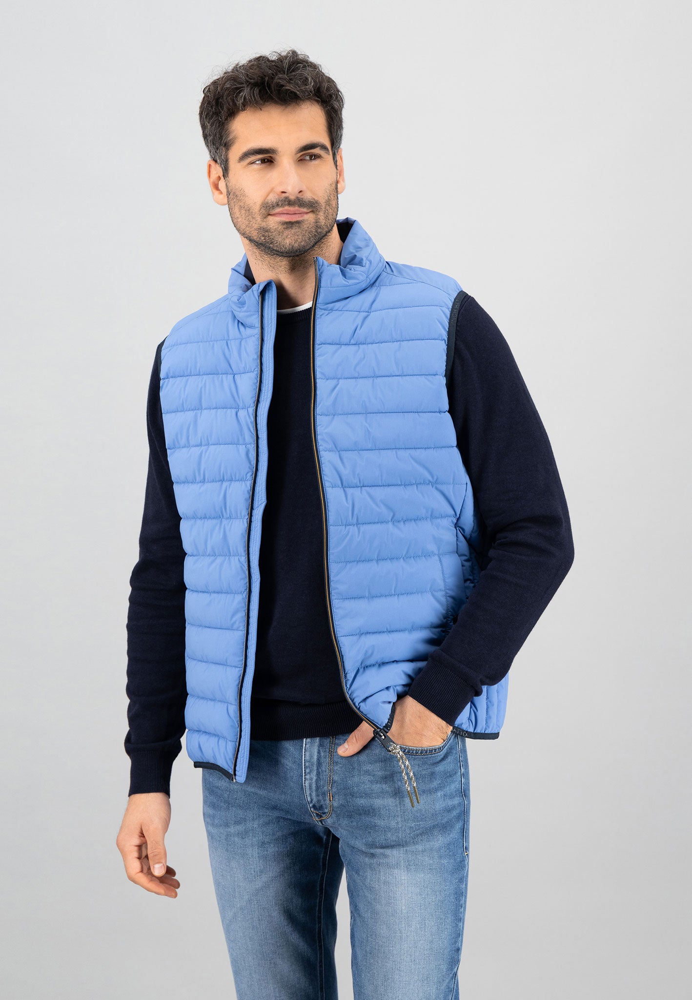 Slightly padded quilted vest with stand -up collar – FYNCH