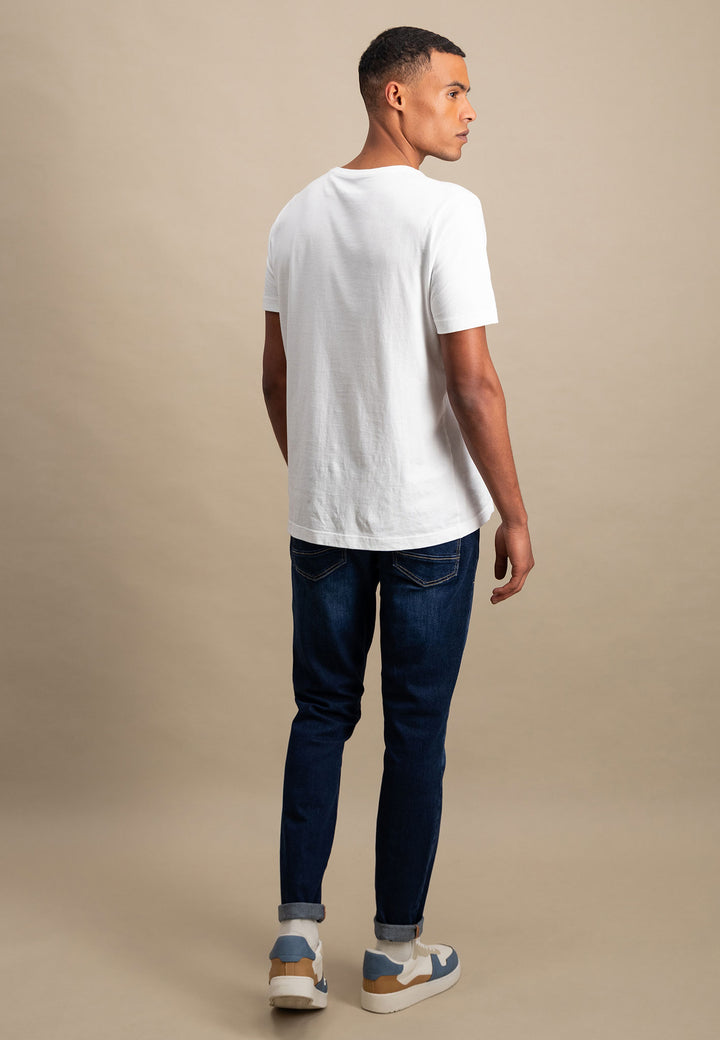 Basic T-shirt with a round neckline