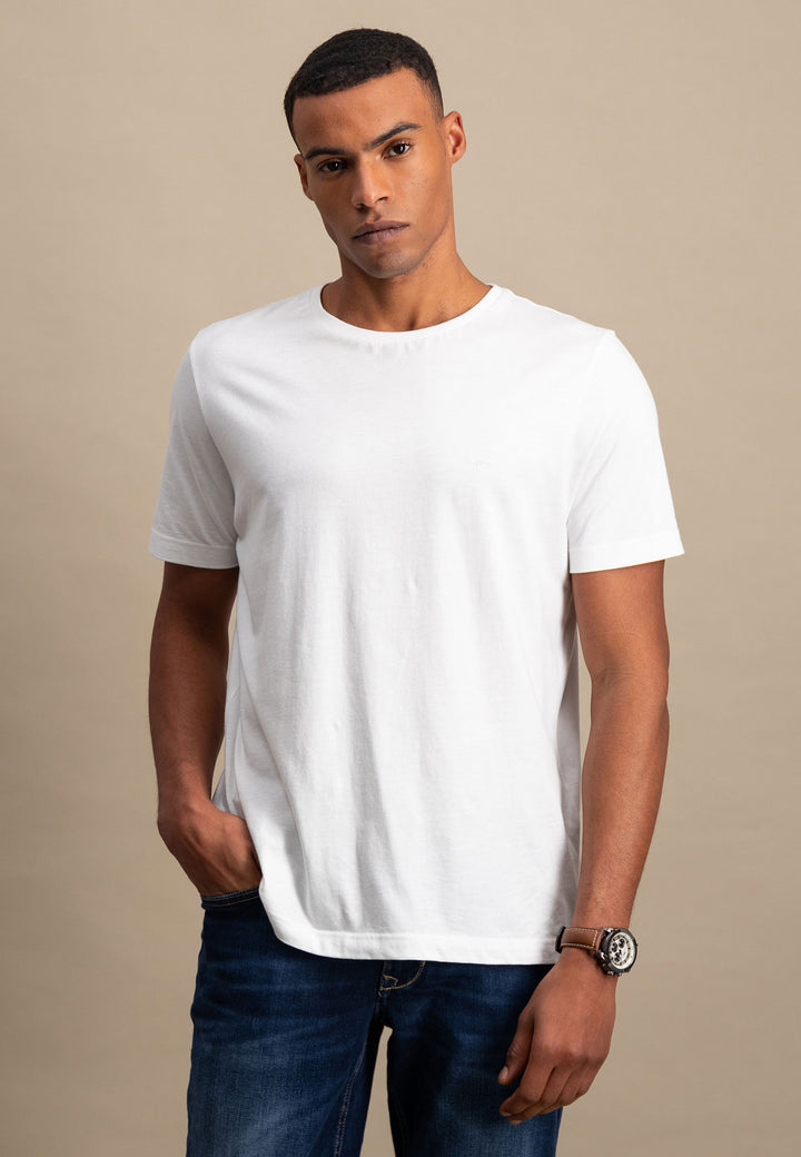 Basic T-shirt with a round neckline